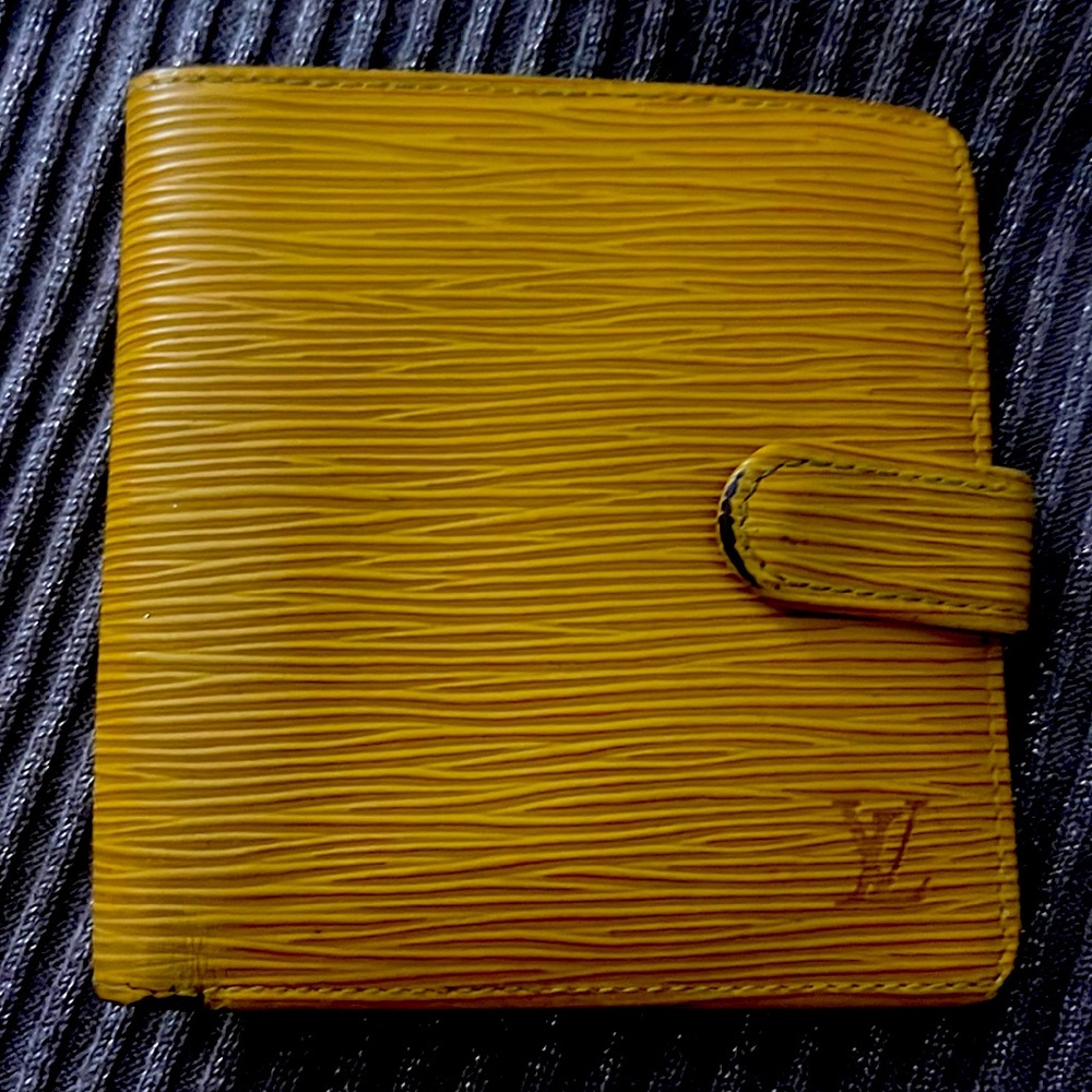 Louis Vuitton mens wallet